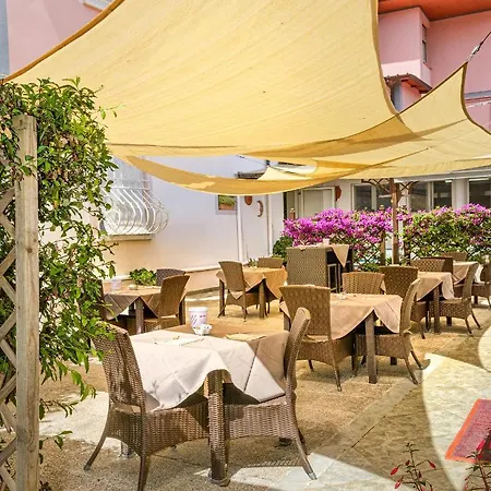 Hotel Ambra 2*